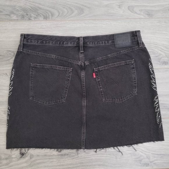 Levi’s Premium Deconstructed Studded Distressed Denim Skirt Black Sz 34 $80 SOLD - Picture 6 of 10